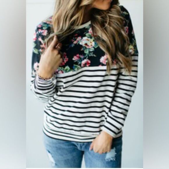 Ampersand Womens Accent Pullover Crew Neck Sweatshirt - Midnight Floral. Size S - Picture 1 of 8